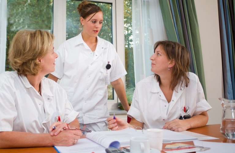 Verpleegkundigen met een EVV - opleiding/VIG-ers met een EVV opleiding/Vig-ers zonder een EVV opleiding, maar bereid zijn om deze te behalen